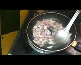 A picture of step 3 of Garlic gravy.