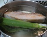 A picture of step 2 of Pork Belly Simmered with Daikon Radish.