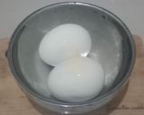 Foto langkah ke 2 dari resep # 185 : devilled chili eggs.