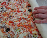 Foto del paso 9 de la receta: Pizza gigante de atún enrollada