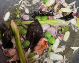 Foto langkah ke 2 dari resep Pindang Ikan Tongkol Masak Santan.