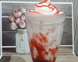 Foto langkah ke 4 dari resep Korean strowbery milk latte.