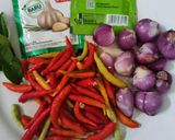 Foto langkah ke 4 dari resep Ayam serundeng simple + sambal.