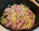 Foto del paso 2 de la receta Patatas guisadas con salchichas frescas al curry