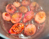 Foto del paso 4 de la receta: Chalotas confitadas al vino tinto y especias