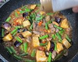 Foto langkah ke 4 dari resep Tumis Tempe dan Jantung Ayam.