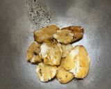 A picture of step 2 of Arbi fry.