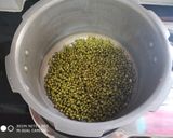 A picture of step 2 of Green Gram Curry.