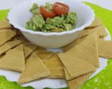 Foto del paso 5 de la receta Nachos caseros con harina de garbanzo y guacamole casero