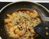 Foto del paso 2 de la receta: Tagliatelle con almejas, langostinos y lascas de queso curado