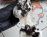 A picture of step 4 of Oreo Mochi.