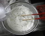 A picture of step 1 of Sanuki Udon.