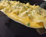 Foto del paso 11 de la receta: Raviolis de wonton rellenos de langostinos, chalota y puerro con crema de calabaza asada