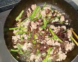 Hình bước làm 2 của món Miến xào thập cẩm