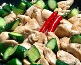小黃瓜嫩炒雞丁的食譜步驟3照片