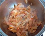 Foto del paso 4 de la receta: Sopa de mariscos y pescados congelados y gambas frescas