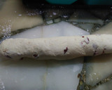 Foto del paso 4 de la receta: Bizcochos de salame y queso con hojaldre express