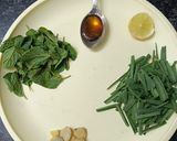 A picture of step 1 of Mint leaves and Lemongrass Tea.