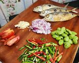 Foto langkah ke 2 dari resep Ikan Kembung Cabe Ijo.