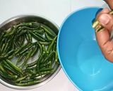 A picture of step 1 of Instant green chilli pickle.