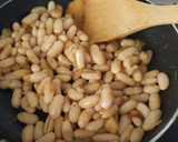 Foto del paso 1 de la receta: Salmón a la plancha con trigueros y guarnición de alubia blanca