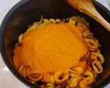 Foto del paso 6 de la receta: Potaje de garbanzos con chipirones y gambas