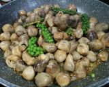 Hình bước làm 3 của món Nấm rơm kho tiêu
