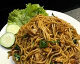 Foto langkah ke 4 dari resep Mie goreng ayam spesial.