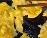 A picture of step 2 of Egg and Onion Stir-Fry.