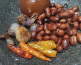 Foto langkah ke 1 dari resep Sambal Kecap Kacang Tanah.