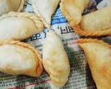 वॉलनट गुझिया(walnut Gujhiya recipe in hindi) रेसिपी चरण 7 फोटो