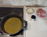 Foto del paso 1 de la receta: Conejo al ajillo con patatas y guisantes