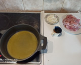 Foto del paso 1 de la receta: Conejo al ajillo con patatas y guisantes