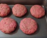 A picture of step 4 of Cheese stuffed cheeseburgers.