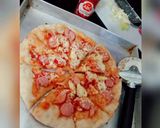 Foto langkah ke 3 dari resep Pizza Sosis Keju Mozarella.