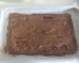 A picture of step 4 of Raisin Cream Cheese Chocolate Squares.