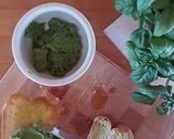 Foto del passaggio 6 della ricetta Pane tostato con parmigiano al basilico per una cena veloce 🌷