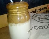 A picture of step 3 of Cinnamon coconut Dolgano coffe.
