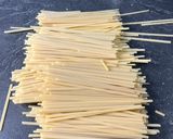 Une image de l'étape 1 de Linguine sautées aux légumes de saison.
