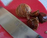 A picture of step 2 of Chestnuts Simmered In Syrup.