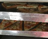 Foto langkah ke 9 dari resep Pizza Roti Tawar.
