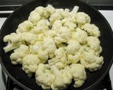 A picture of step 1 of Pan-fried Garlic Cheese Cauliflower.