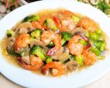 Foto langkah ke 5 dari resep Cah Brokoli Jamur Udang.