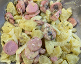 Foto del paso 4 de la receta: Ensalada alemana de patata y salchichas