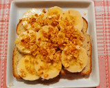 Foto del paso 3 de la receta: 🍌Desayuno saludable: Tostada de banana con granola 🍞🍌