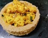 A picture of step 5 of Disc Paneer tikka masala sandwich.
