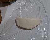 A picture of step 5 of Empandas venezuelan style (chesse).
