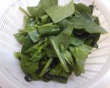 A picture of step 1 of King Oyster Mushroom & Spinach Pasta with Butter and Soy Sauce.