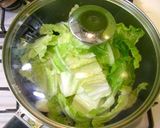 A picture of step 1 of Simple Salt-Flavored Pan-Steamed Udon Noodles with Chinese Cabbage and Shrimp.