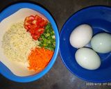 Foto langkah ke 1 dari resep Bakwan mie telur sayur #CABEKU #Telur3in1.